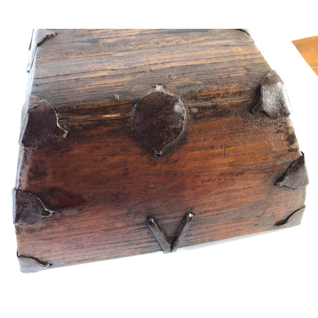 Chinese 1950s Vintage Primitive Chinese Wood Rice Bucket For Sale - Image 3 of 10