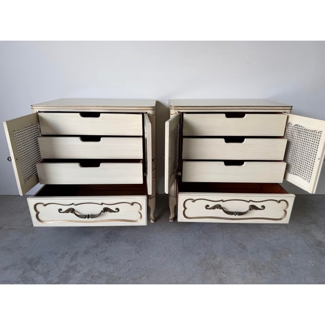 1970s Vintage Grosfeld House French Provincial Louis XV Style Cane & Lacquered Nightstands – Pair For Sale - Image 5 of 12