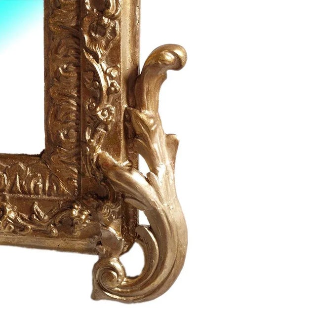 Hollywood Regency Louis XIV Giltwood Mirror attributed to Andrea Brustolon School, Venice, 1700s For Sale - Image 3 of 7