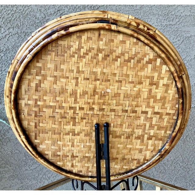Stylish Mid 20th-Century Split Tortoiseshell Bamboo & Herringbone Rattan Circular Tray For Sale - Image 18 of 18