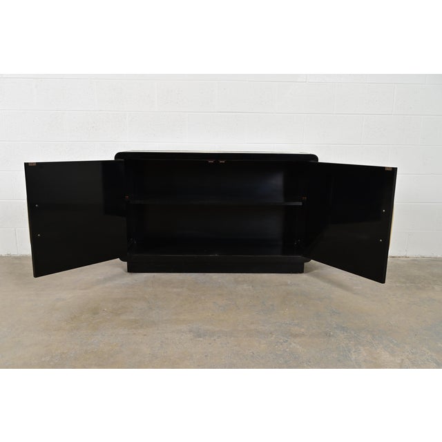 1970s Mastercraft Mid-Century Hollywood Regency Black Lacquer and Brass Bar Cabinet, 1970s For Sale - Image 5 of 12