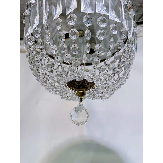 1950s Vintage Hollywood Regency Neoclassical Brass Tiered Crystal Basket Chandelier For Sale - Image 5 of 8