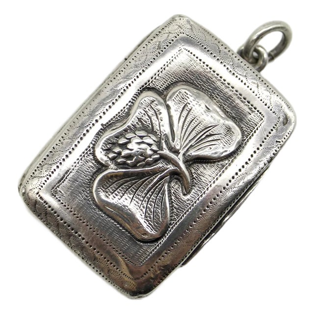 Early 19th Century Sterling Silver Georgian Rectangular Vinaigrette With Bas Relief Clover For Sale