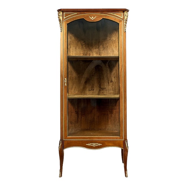19th Century Louis XV Three-Sided Glass Display Cabinet in Mahogany and Gilt Bronze For Sale