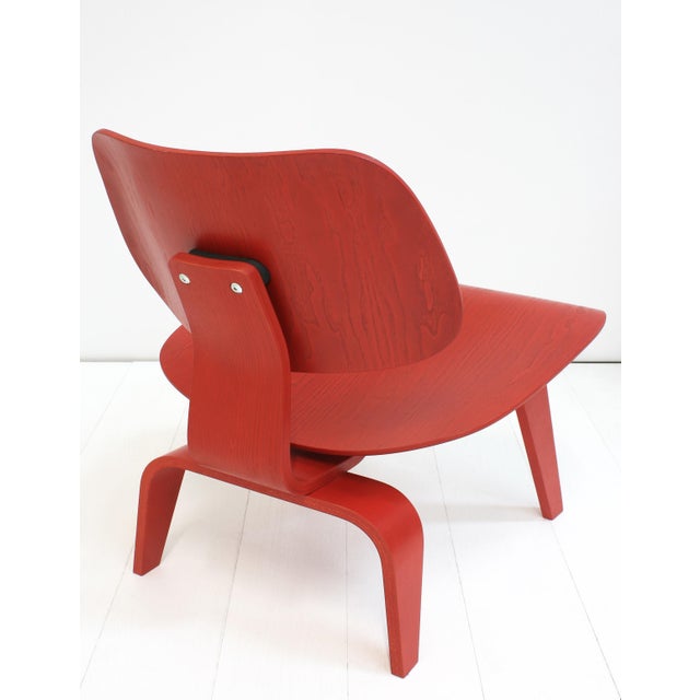 Red LCW Chairs in Red Stained Ash and Plywood by Charles & Ray Eames for Vitra, 2005, Set of 2 For Sale - Image 8 of 13