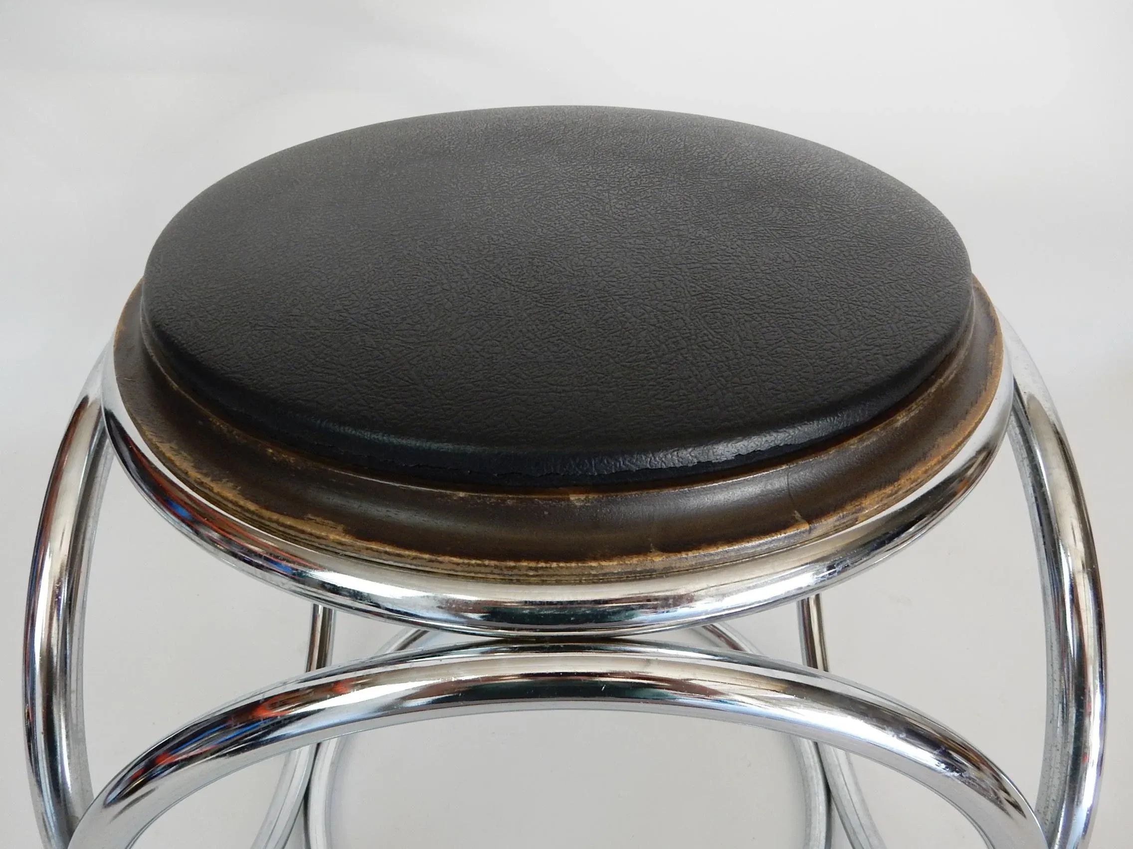 Jean Pierre Laporte スツール 1970s French Art Deco Jean-Pierre Laporte Design Tubular Circle Stool or