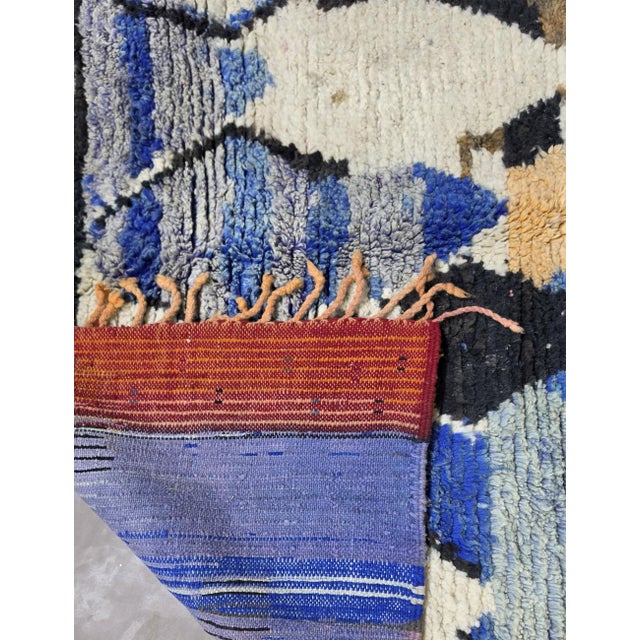 Abstract Moroccan Wool Rug - 8.5 X 6.9 Ft For Sale In Cleveland - Image 6 of 6
