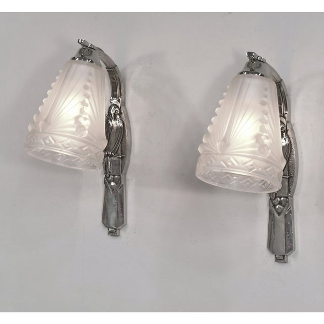 1930s Schneider Pair of French Art Deco Tulip Shade Wall Sconces, Birds Motif - 1930s For Sale - Image 5 of 7