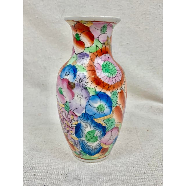 Wonderful vintage small vase. Chinoiserie floral design. Super colorful. Perfect for display or use. This is a pre-owned...