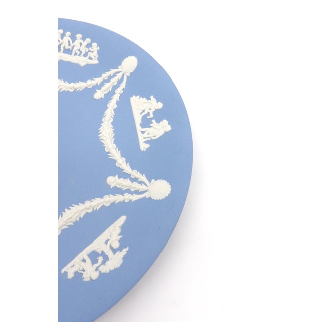 Wedgwood Blue Jasperware Plate — Cupid Stringing His Bow — Neoclassical Cherubs & Garlands For Sale - Image 6 of 10