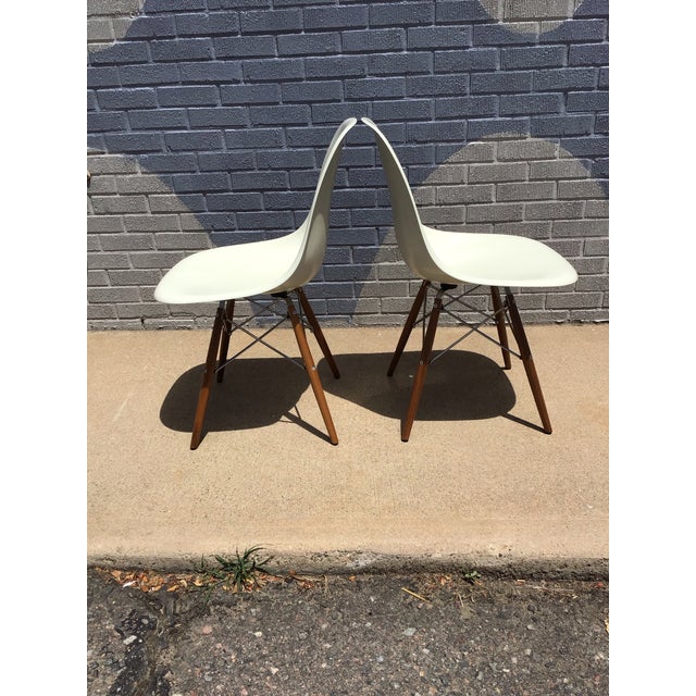 Mid-Century Modern Eames Whole Molded Plastic Dining Chairs For Sale - Image 3 of 10