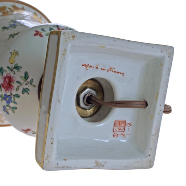 Pair of Vintage French Armorial Samson Porcelain French Décor Chinese Export Style Table Lamps For Sale - Image 9 of 14