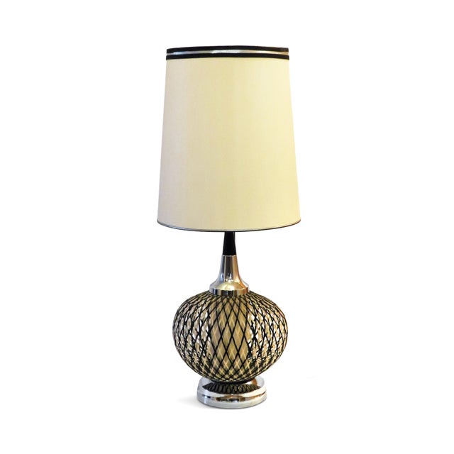 Mid-Century Modern Pair of Mid Century Modern Spun Lucite Spaghetti Table Lamps For Sale - Image 3 of 10