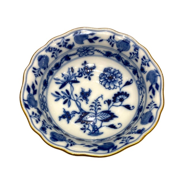 Beautiful set of 4 Meissen small bowls in the "Blue Onion" pattern with gold trim. Crossed swords mark with the broad...