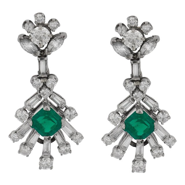 1950s Pair of Mid Century Emerald Diamond Platinum Drop Earrings For Sale