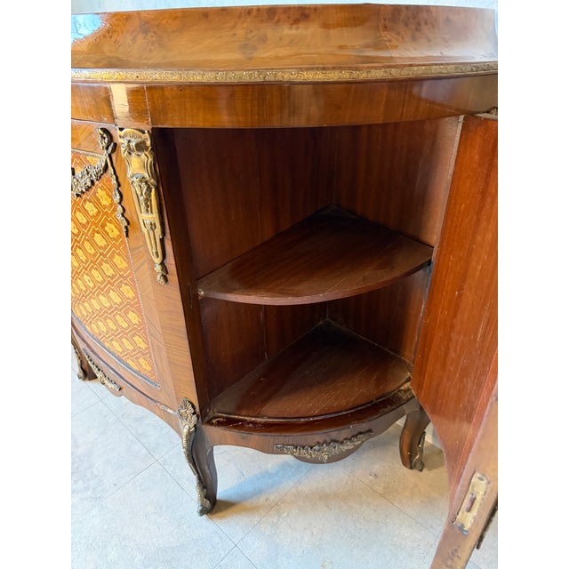 1950s Neoclassical Transitional Marquetry Commode For Sale In Monterey, CA - Image 6 of 11