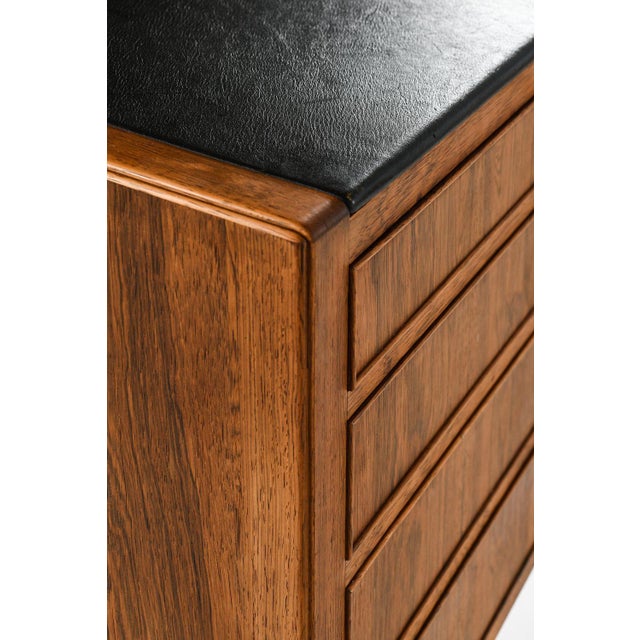 Freestanding Cabinet in Rosewood, Brass and Leather attributed to Frits Henningsen, 1950s For Sale - Image 10 of 11