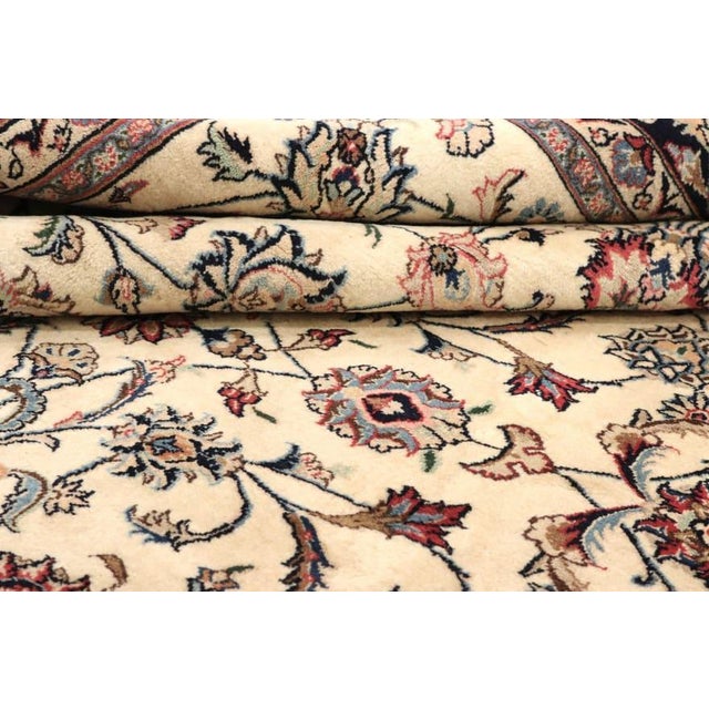 Middle Eastern Rug in Wool For Sale - Image 4 of 7