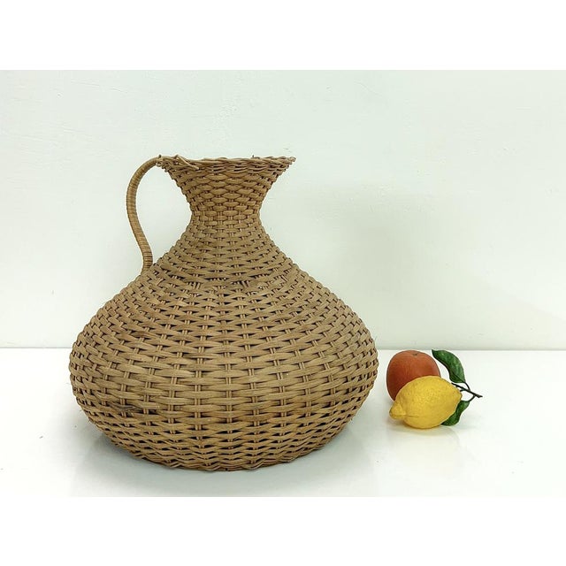 Beautiful midcentury wicker/rattan decorative vase. This special old piece was made in the 1950s and has a very charming...