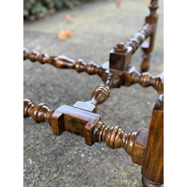 Vintage English Mahogany William and Mary Gateleg Table For Sale In New York - Image 6 of 12