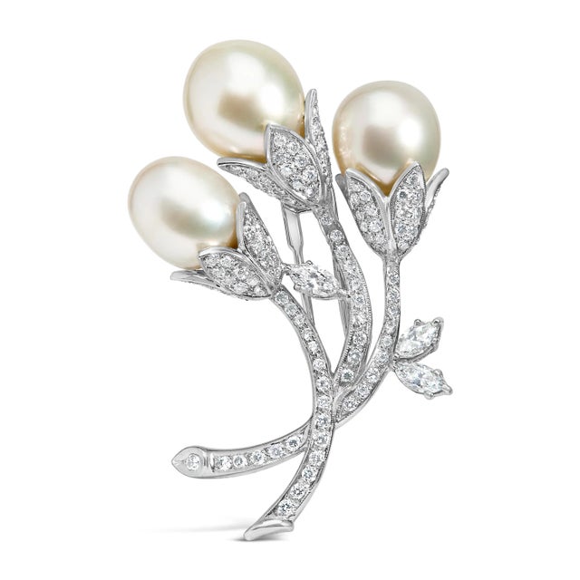 18K White Gold 2 1/5 Cttw Diamond and South Sea Pearl Floral Brooch Pin (G-H Color, VS1-VS2 Clarity) For Sale