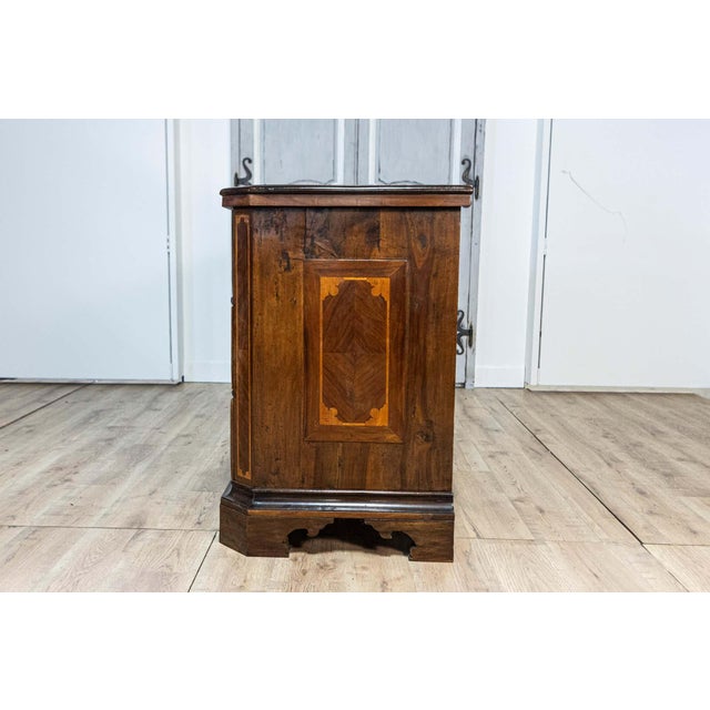 Italian 1690s Walnut and Ash Three-Drawer Commode with Inlaid Décor For Sale - Image 13 of 17
