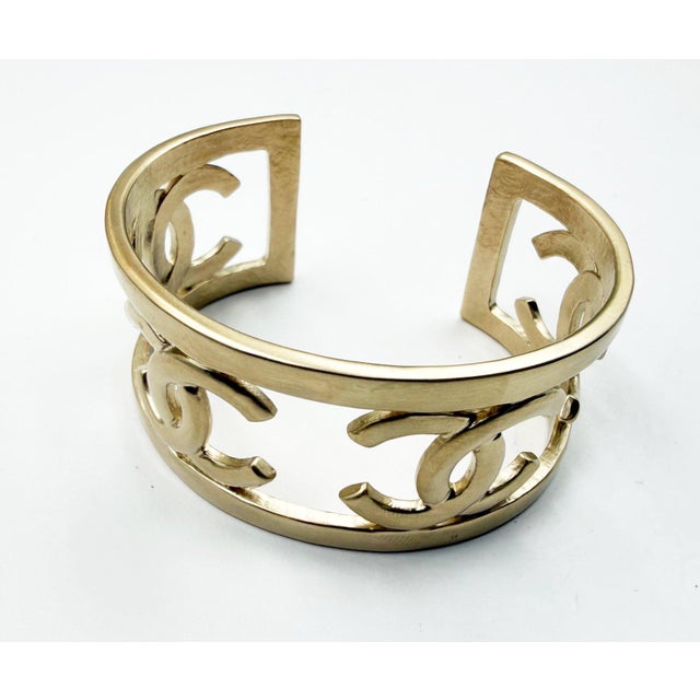 Chanel Chanel Gold CC Frame Cuff For Sale - Image 4 of 5