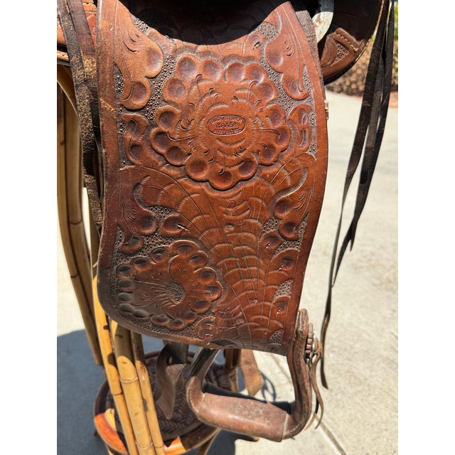 Farmhouse Vintage Buck Steiner Hand-Tooled Western Saddle With Matching Saddlebags – Austin, Tx Made For Sale - Image 3 of 18
