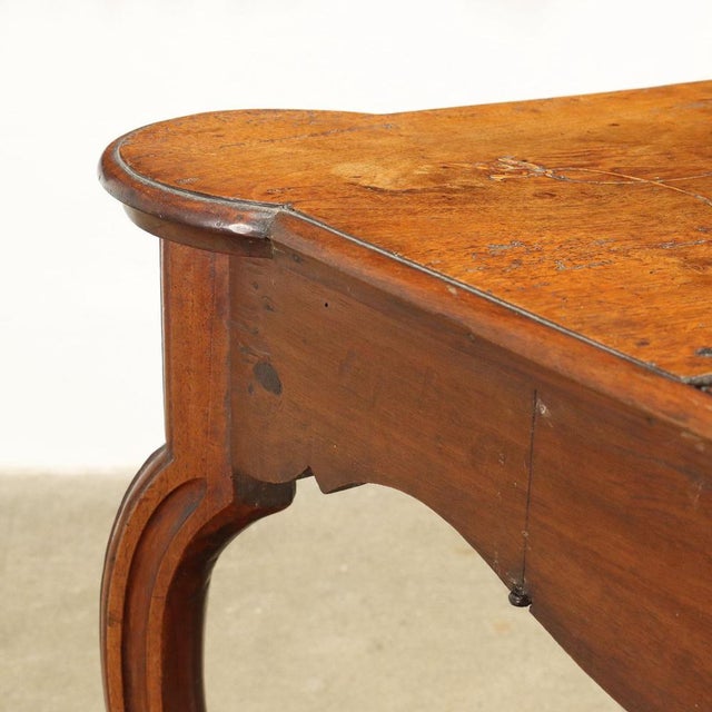 Antique Coffee Table in Walnut and Maple For Sale - Image 3 of 10