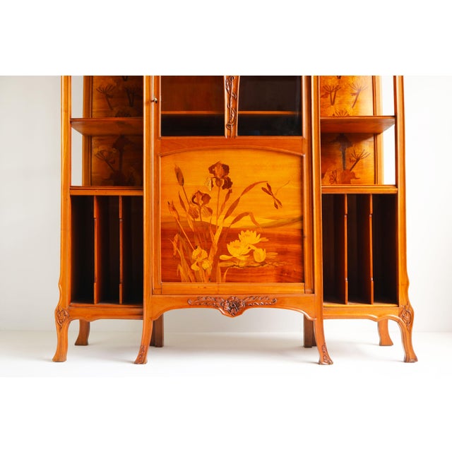 This stunning French antique Art Nouveau display cabinet by Émile Gallé, crafted in 1905, is a true masterpiece. Adorned...