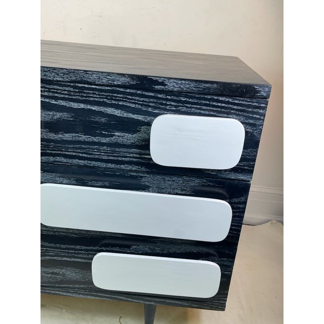 Gio Ponti Modernist Chest of Drawers. For Sale - Image 4 of 6