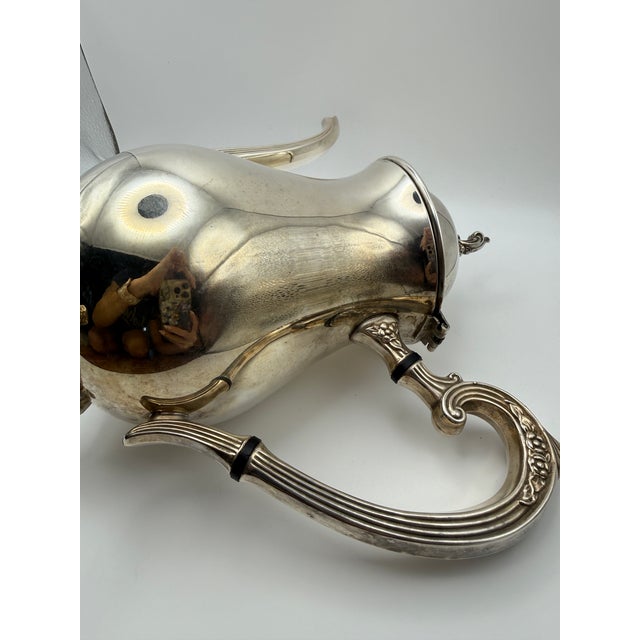Metal Oneida Du Maurier Silver Plate Coffee Pot & Teapot Set / Pitchers Ornate Vintage For Sale - Image 7 of 18