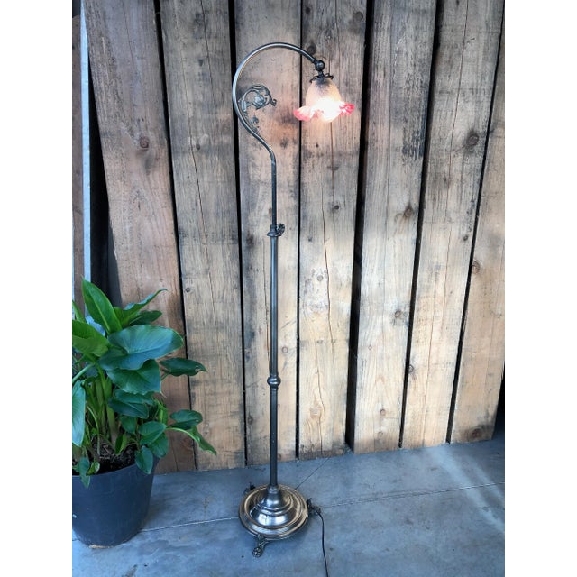 The floor lamp is adjustable in height for a height of 170 cm and is adjustable up or down at the lamp level. European...