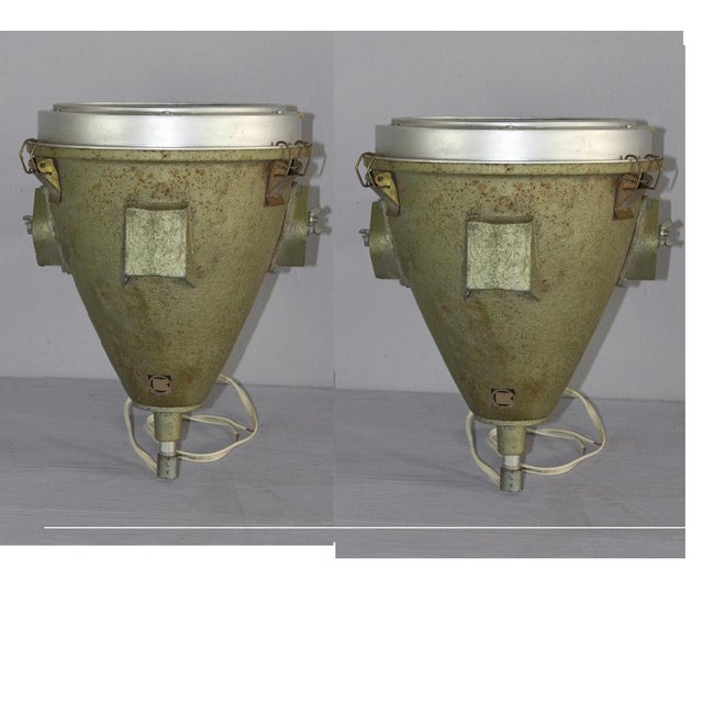 there is a label but i can t read it, wondeful pastina European Plug (up to 250V).The wiring of this item may be original...