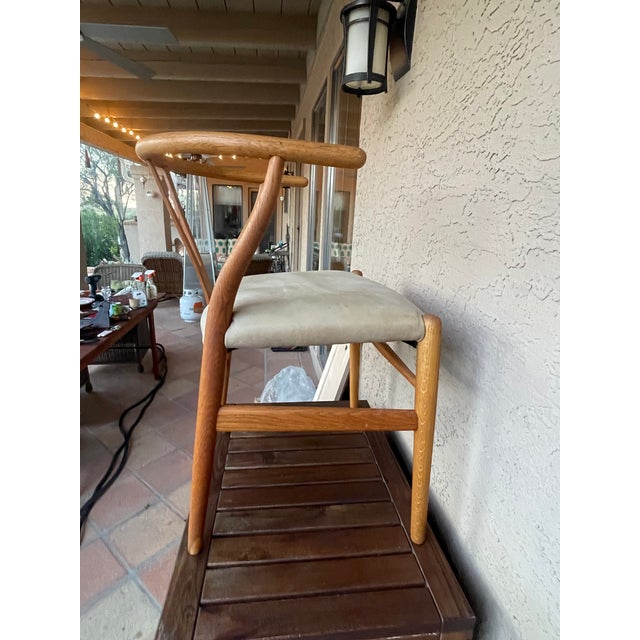 Mid-Century Modern Mid Century 1960's Attributed to Hans Wegner Carl Hanson Oak & Leather Wishbone Chair For Sale - Image 3 of 6