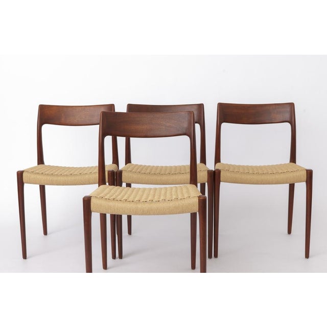 Add a touch of Danish elegance to your home with this set of 4 Niels Otto Møller chairs from the 1950s. This iconic Model...