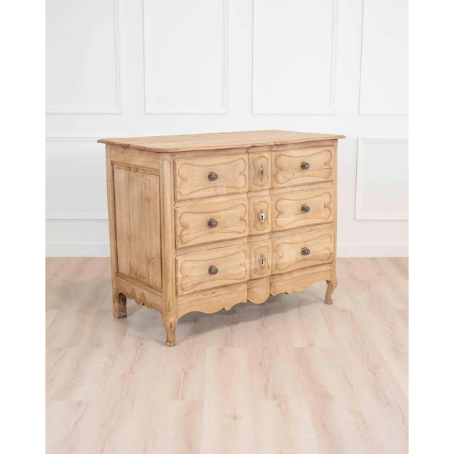 French 18th Century Natural Oak Chest of Drawers For Sale - Image 4 of 8