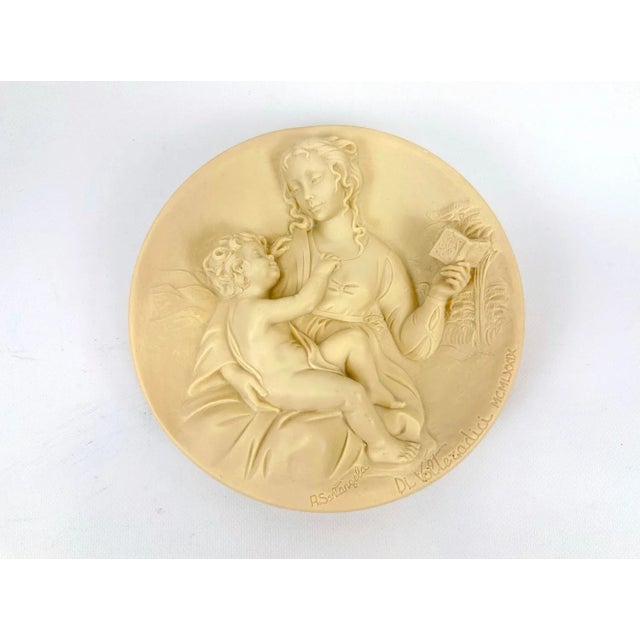 Italian Hand-Carved Alabaster Wall Plate Madonna Serena by A. Santangela for Studio Dante Di Volteradici, 1979 For Sale - Image 10 of 10