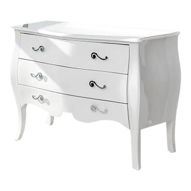 Modern White Lacquered 3-Drawer Bombe Chest For Sale