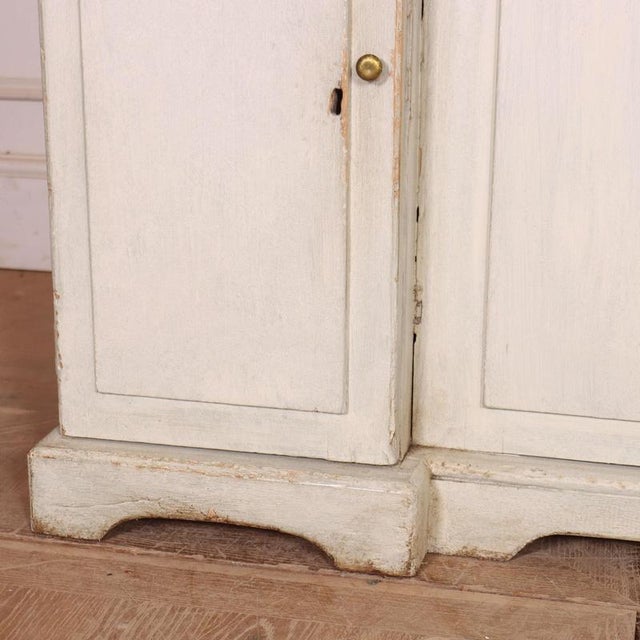 English Breakfront Dresser Base in Pine For Sale - Image 5 of 14
