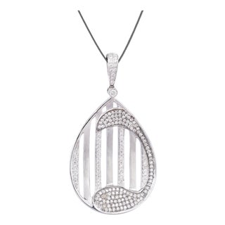 Diamond Pendant in 18k gold For Sale