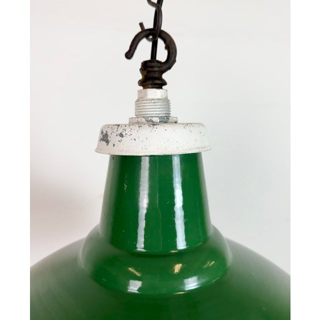 British Industrial Green Enamel Factory Pendant Lamp, 1960s For Sale - Image 4 of 16