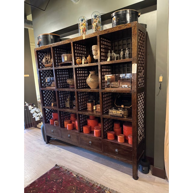 Mid 19th Century Antique Chinese Elm Lattice Bookcase Cabinet, 19th Century – Scholar’s Display Cabinet For Sale - Image 5 of 7