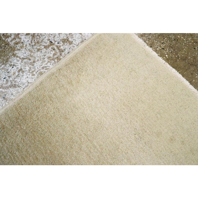 Galerie Shabab Collection Mid-20th Century Turkish Anatolian Throw Rug For Sale In New York - Image 6 of 10