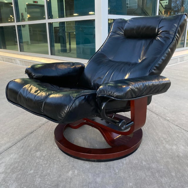 Wood 1980s Danish Modern Leather Lounge Chair Manner of Hjellegjerde For Sale - Image 7 of 13