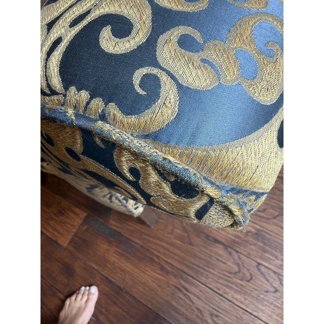 Wood Rose Tarlow Melrose House Custom Curved Sofa – Blue & Gold Damask Upholstery – Collector‑Grade For Sale - Image 7 of 7