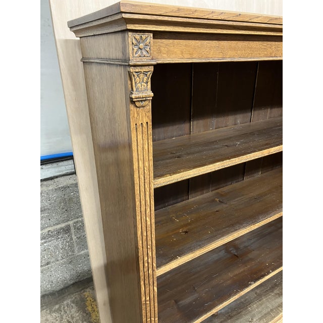 English Victorian Oak Bookcase, 1890s, in Very Good conditions. Designed 1890 to 1919
