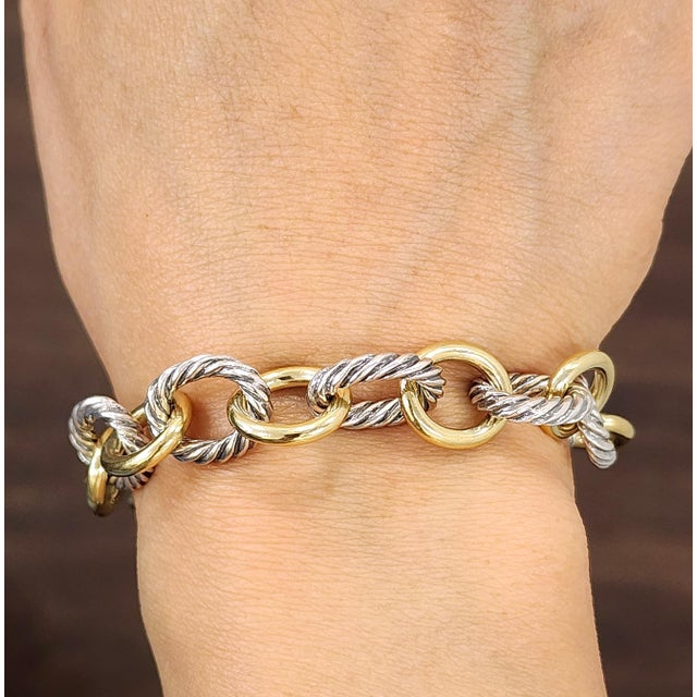 Modern David Yurman Oval Link Chain Bracelet Sterling Silver With 18k Yellow Gold For Sale - Image 3 of 8