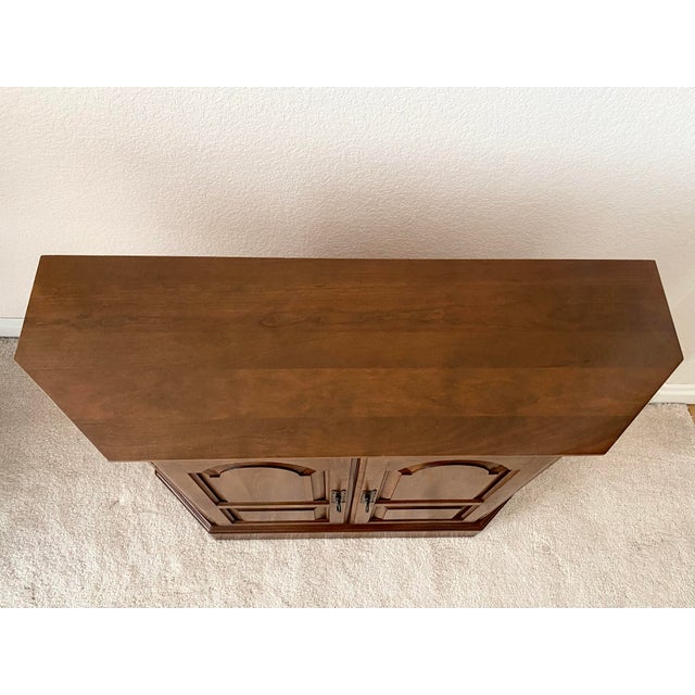 Ethan Allen Rare Mid 20th Century Georgian Court Sheffield Finish Solid Cherry Console Chest Mint Condition For Sale - Image 9 of 11