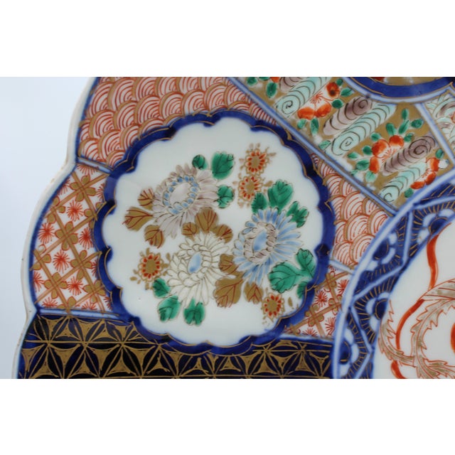 Late 19th Century Circa 1870 Japanese Large Scalloped Imari Charger For Sale - Image 5 of 6